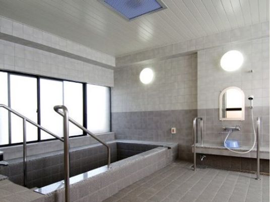 清潔感ある広々浴室