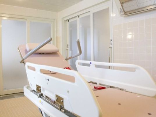 バリアフリー対応の浴室設備