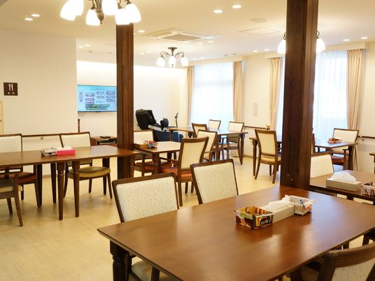 明るいダイニングスペース