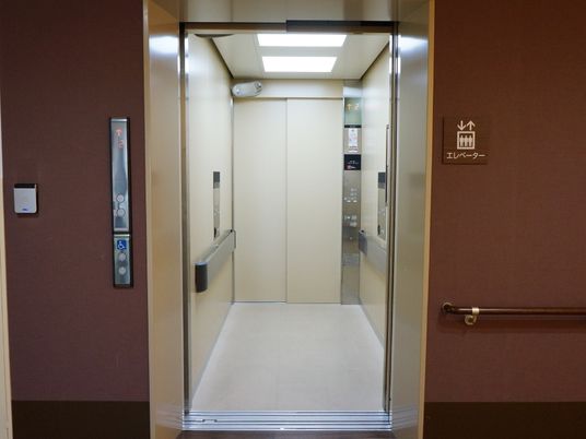 清潔感あるエレベーター