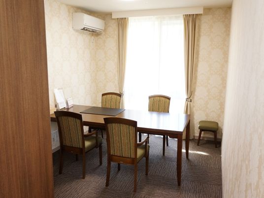 明るいダイニングスペース