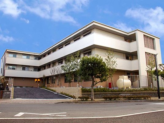 きれいな施設の外観