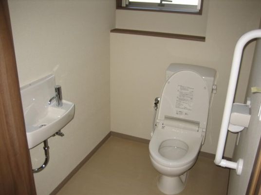 手すり付きトイレ空間