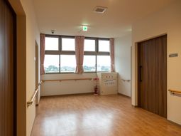 光が差し込む廊下