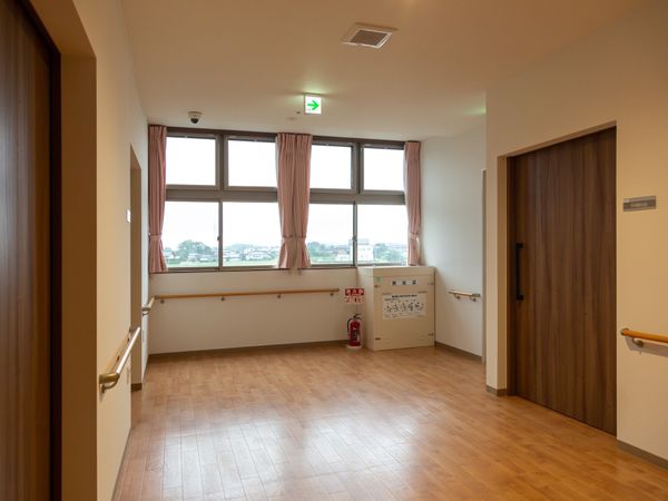 光が差し込む廊下