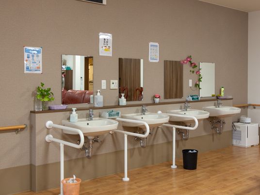 手すり付き洗面台