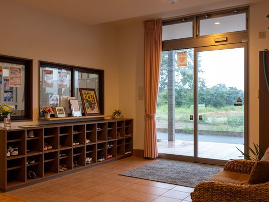 エントランスの落ち着いた空間