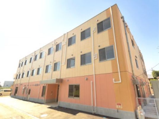 日差しの明るい外観