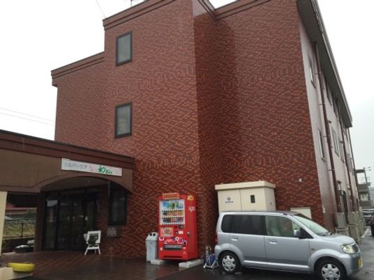 赤レンガの建物外観