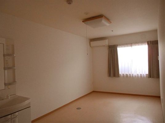 シンプルな居室の一角