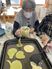 料理活動と笑顔の利用者
