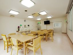 清潔な食堂スペース