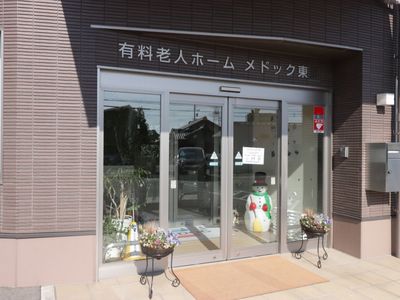 入口付近の明るい風景