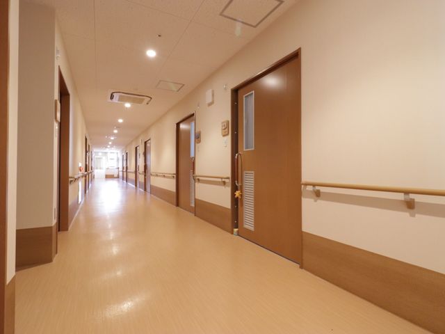 明るい廊下の風景
