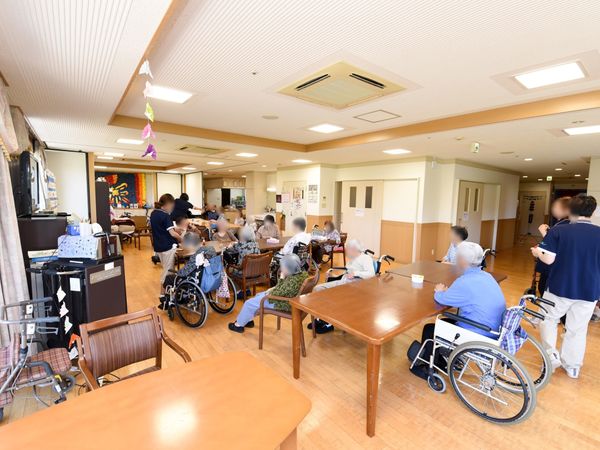 利用者が交流する食堂