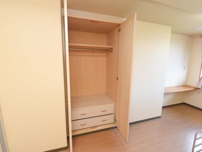 整頓された居室のクローゼット