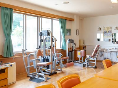 機能訓練機器とテーブル