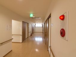 清潔な施設の廊下