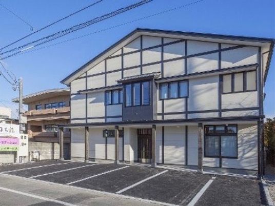施設の落ち着いた外観
