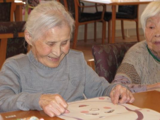 利用者がボードゲームを楽しむ様子