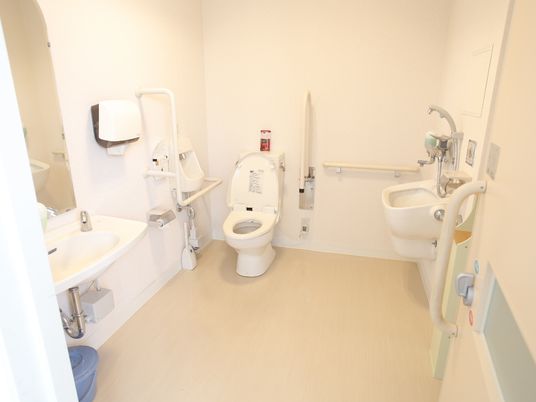 バリアフリーのトイレ空間