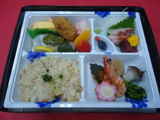 盛り付けられた美味しそうな食事