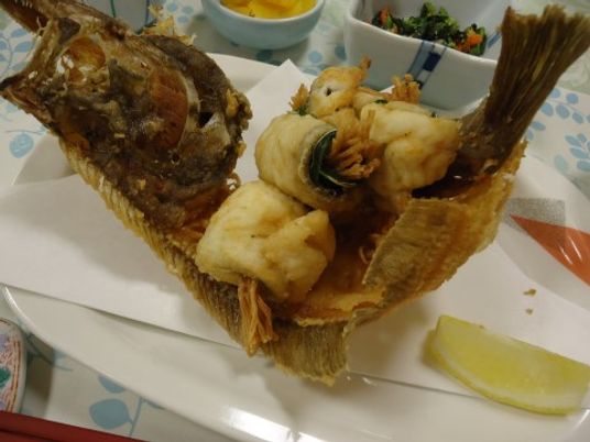 料理を盛り付けた皿