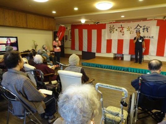 イベントを楽しむ人々