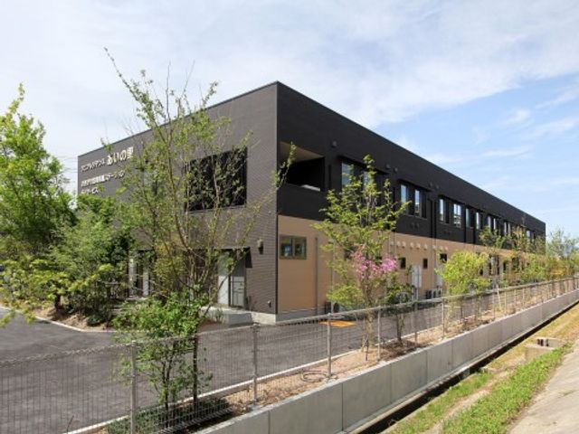 モダンな建物の外観 外観 新築そうなモダンな外観をもつ建物です。清潔感があり、興味を惹かれるような設計になっています。