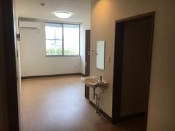 明るい個室と手洗い場
