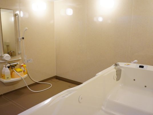 機械浴は十分な広さを持った部屋で最新の技術を駆使した機械を使用し、ベテランのケアスタッフが丁寧に行います。