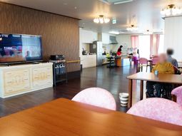 明るい食堂スペース