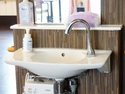 清潔な洗面台のアップ