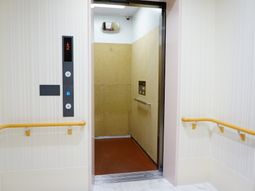 バリアフリーのエレベーター