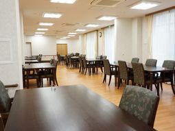 明るい食堂の様子