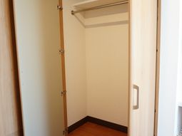 空のクローゼット