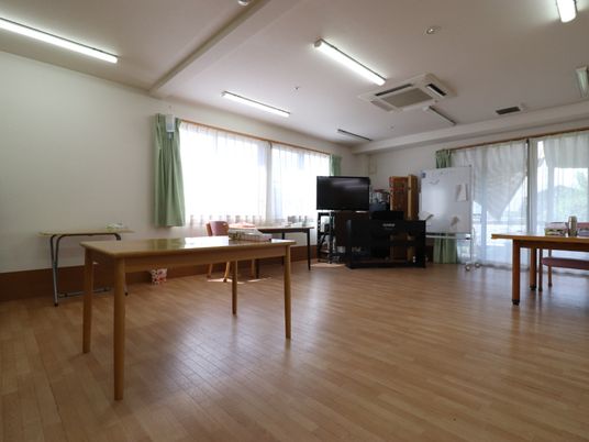 多目的室の明るい空間