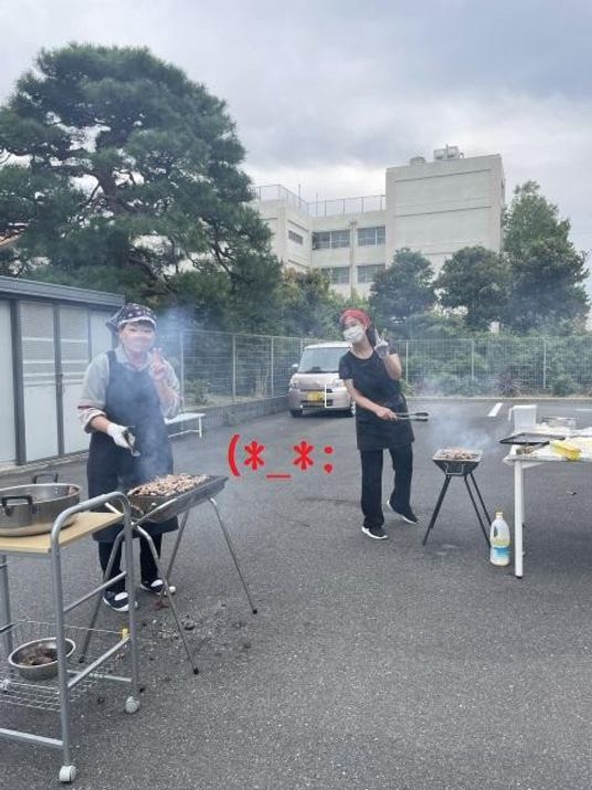手作りバーベキューの中庭