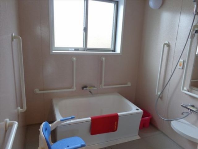 バリアフリーの浴室設備