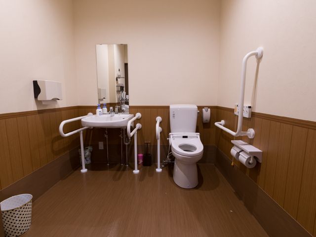 バリアフリーのトイレ空間