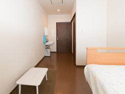 明るい個室の居室