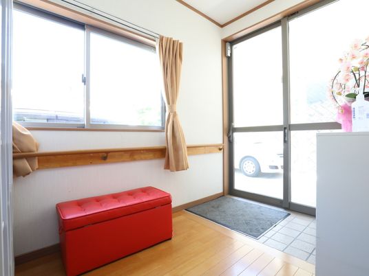 明るい居室の一角