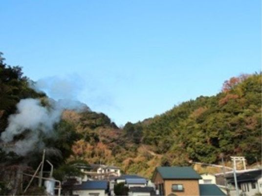 山あいの温泉街