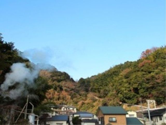 山あいの温泉街