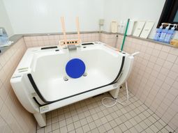 バリアフリーの浴室設備