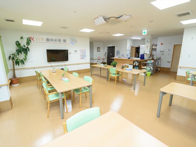 広々とした明るい食堂 リビング 開放感のあふれる広い食堂です。共有スペースでの交流も積極的に行える環境が整っています。