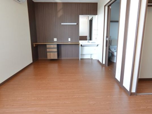 広々とした居室内観