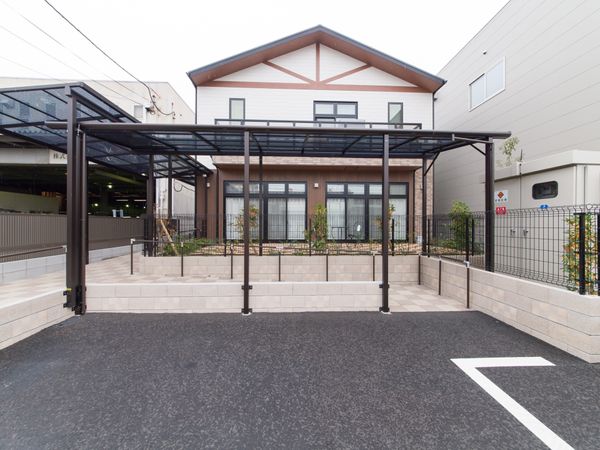 清潔感のある施設の外観