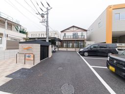 清潔感ある施設エントランス