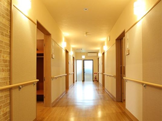 安全な手すり付き廊下